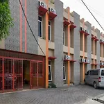 RedDoorz Syariah near RS Pirngadi Medan