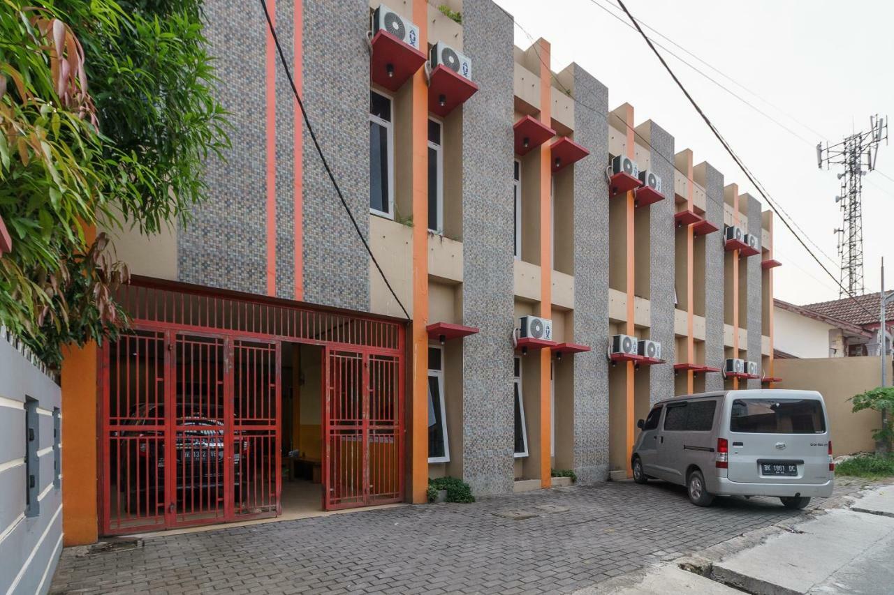 Reddoorz Syariah Near Rs Pirngadi